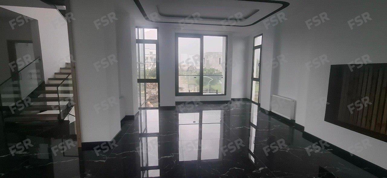 ویلای تریبلکس استخردار