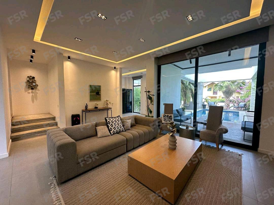 ویلا لاکچری استخردار