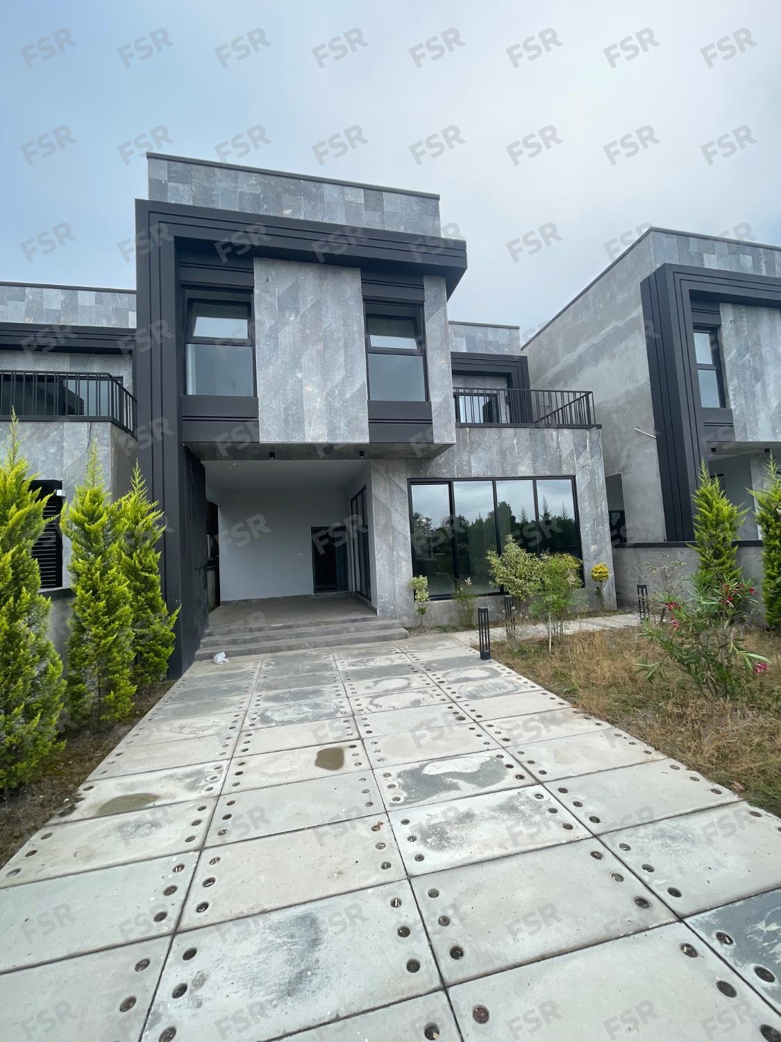 ویلا دوبلکس شهرکی 