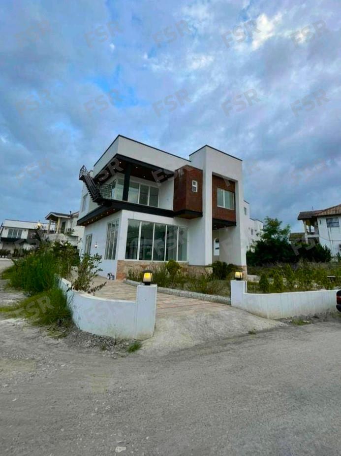 ویلا دوبلکس شهرکی