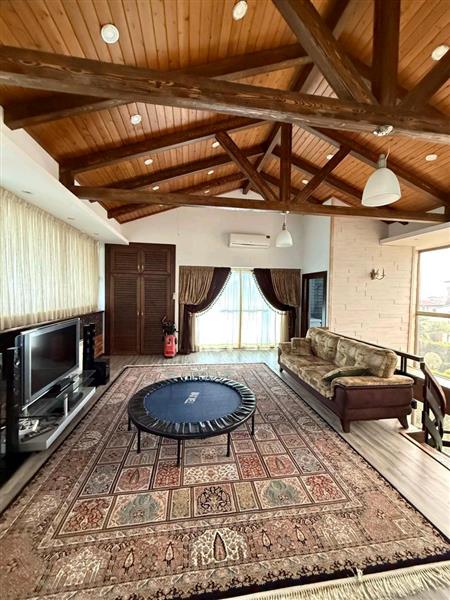 ویلا با محوطه زیبا