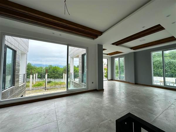 ویلای شهرکی با نگهبانی