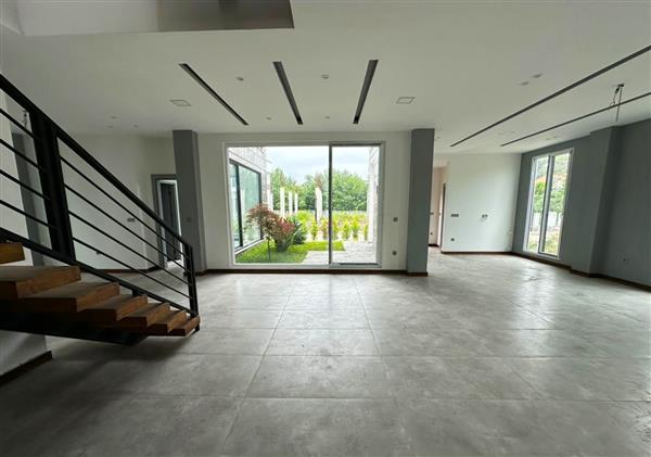 ویلای شهرکی با نگهبانی