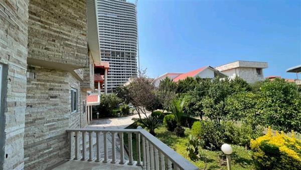 ویلای محوطه سازی شده