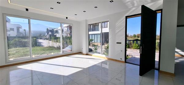 ویلا 320 متری شهرکی 