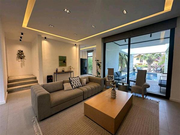 ویلا لاکچری استخردار