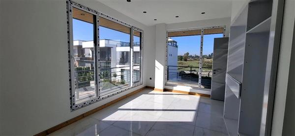 ویلا 320 متری شهرکی 