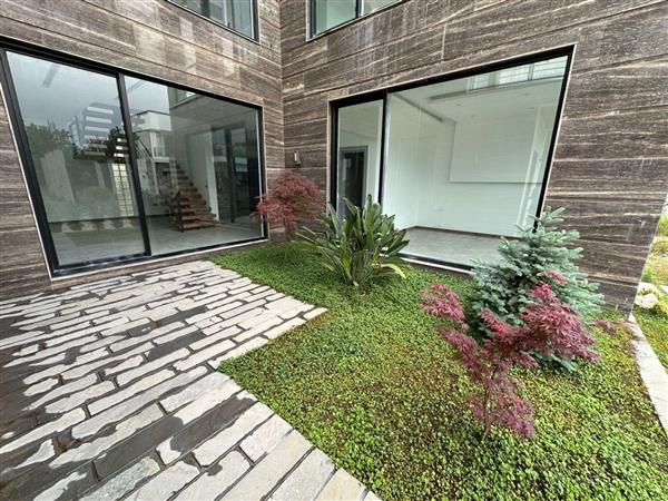 ویلای شهرکی با نگهبانی