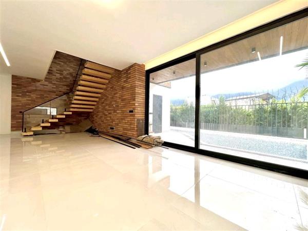 ویلا استخردار جنگلی