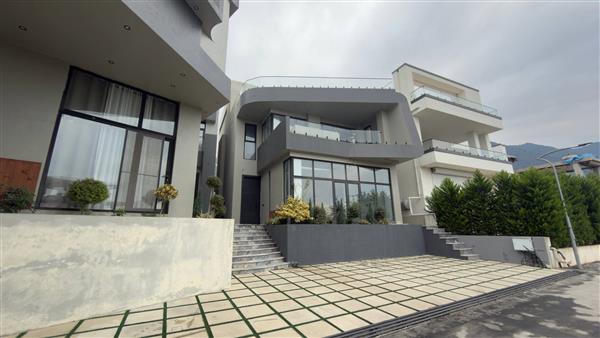 ویلا  تریبلکس شهرکی فروش فوری