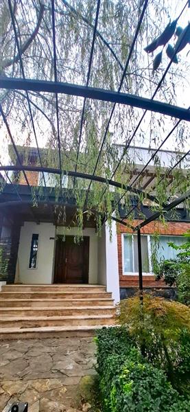 ویلا در یک شهرک زیبا