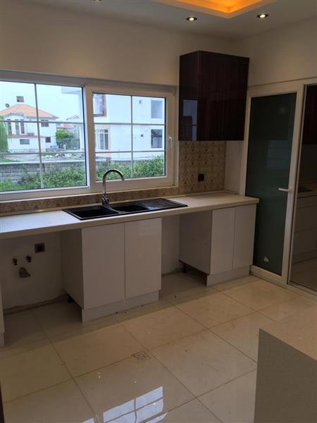 ویلا 220 متری با نگهبانی