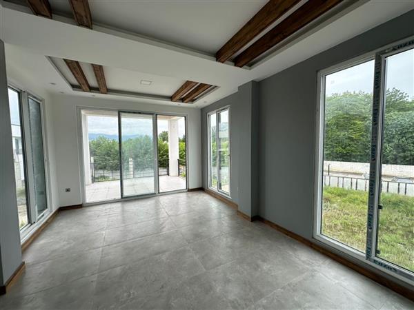 ویلای شهرکی با نگهبانی