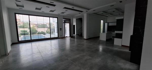 ویلا نوساز استخردار
