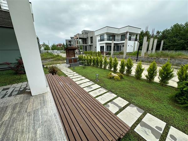 ویلای شهرکی با نگهبانی