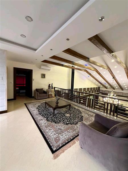 ویلا با محوطه زیبا