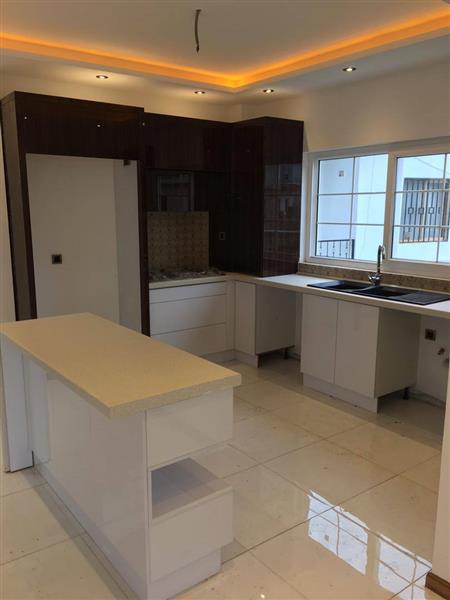 ویلا 220 متری با نگهبانی