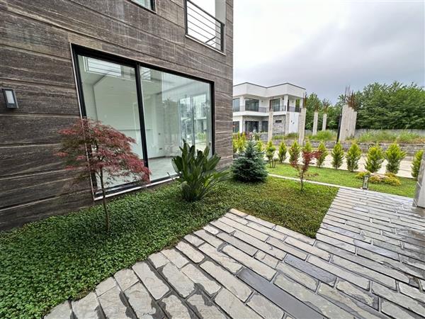 ویلای شهرکی با نگهبانی