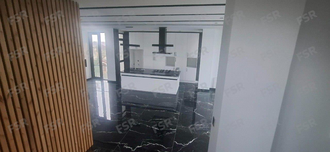ویلای تریبلکس استخردار