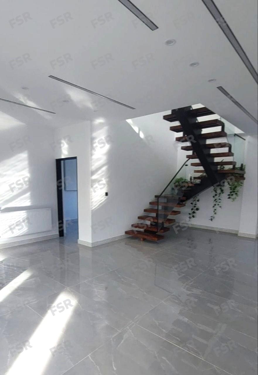 ویلا دوبلکس با روف گاردن